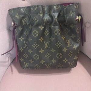 Louis Vuitton Monogram Bucket Bag - Brown pouch